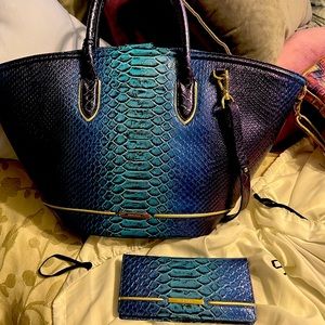 Brahmin handbag and matching wallet-pristine condition
